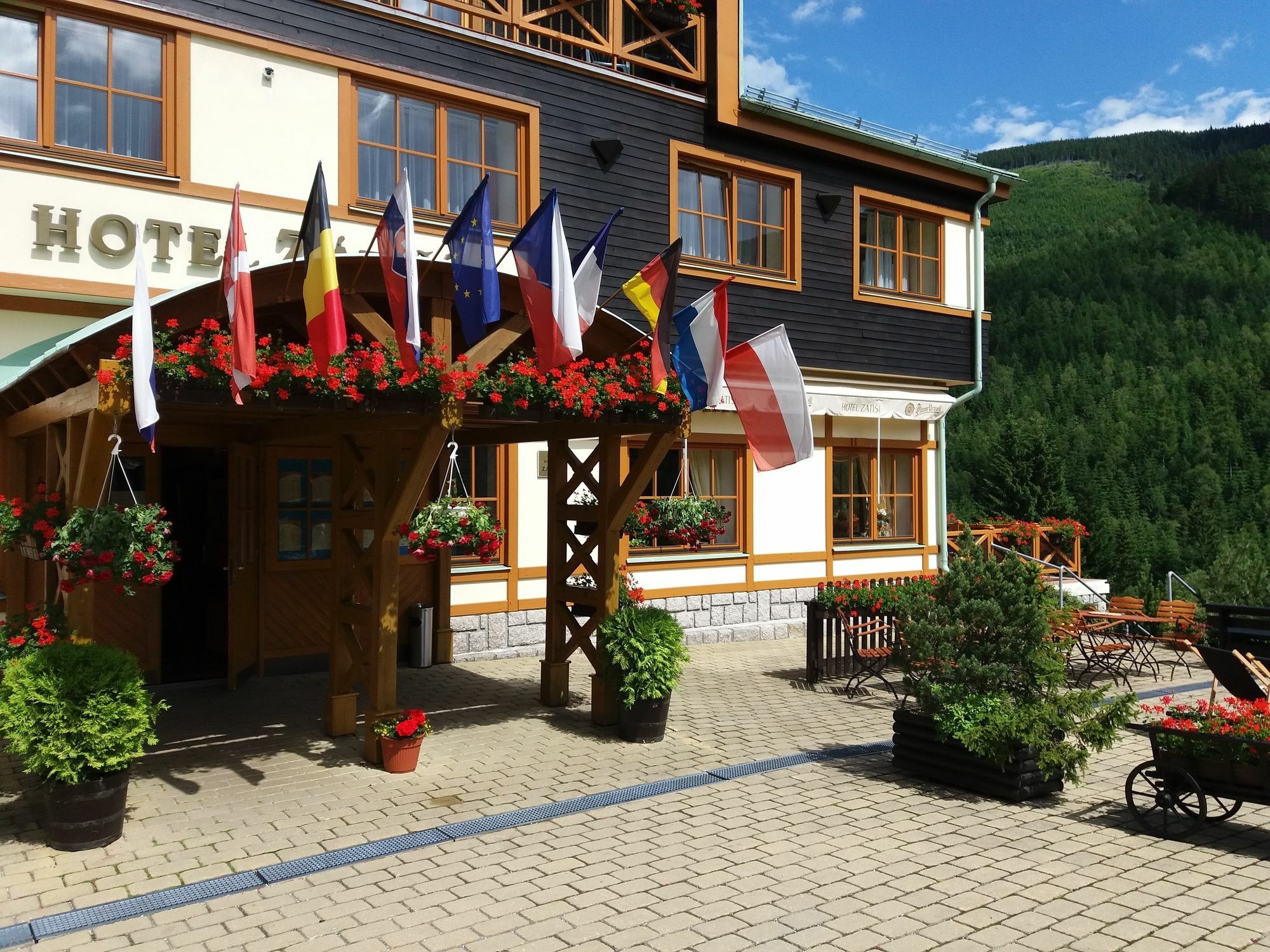 Hotel Zatisi Špindlerŭv Mlýn Luaran gambar